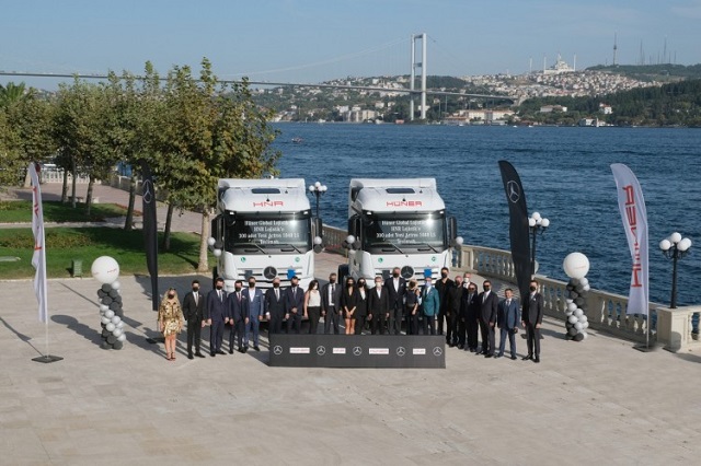 Mercedes-Benz Türk’ten yılın en büyük kamyon teslimatı