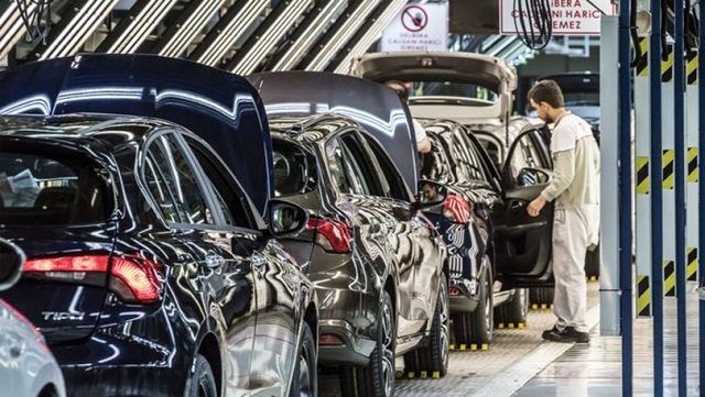 Otomotiv pandemiye rağmen frene basmadı