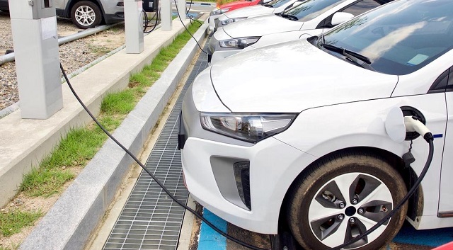 2035'te toplam araç satışının yarısı elektrikli olacak