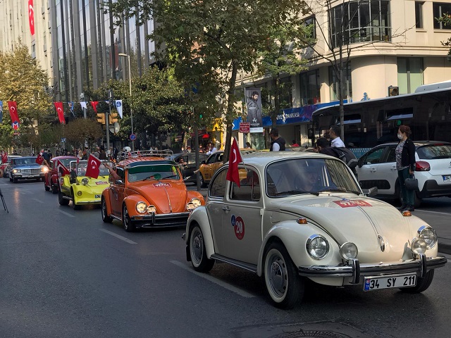 Cumhuriyet'in 97. Yılına 'Klasik Otomobiller' damga vurdu!