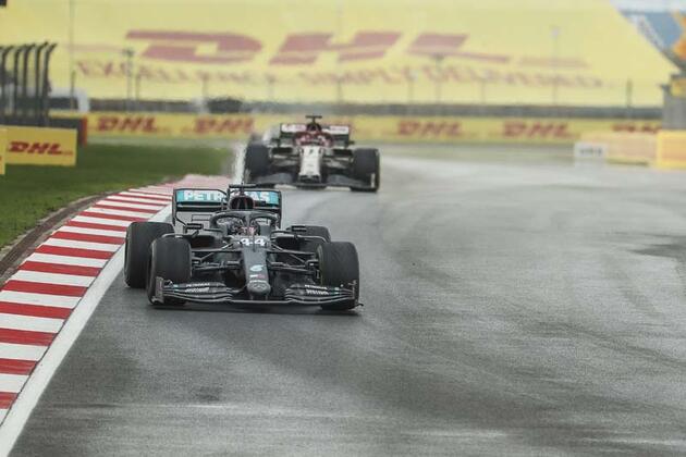 Hamilton 7. şampiyonluğuna ulaştı
