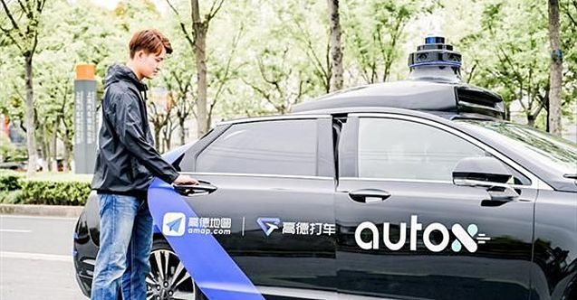 Tam otonom taksiler Çin'de yollara çıktı