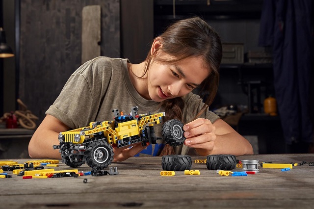 Efsanevi Jeep Wrangler Lego Formunda!