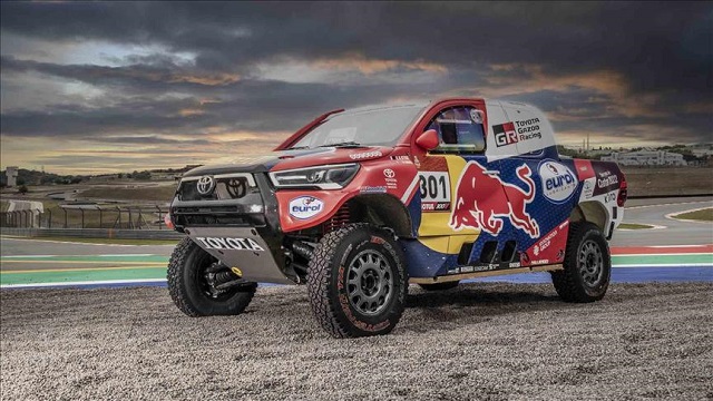 Dakar Rallisi’ne 4 yeni Hilux ile katılacak