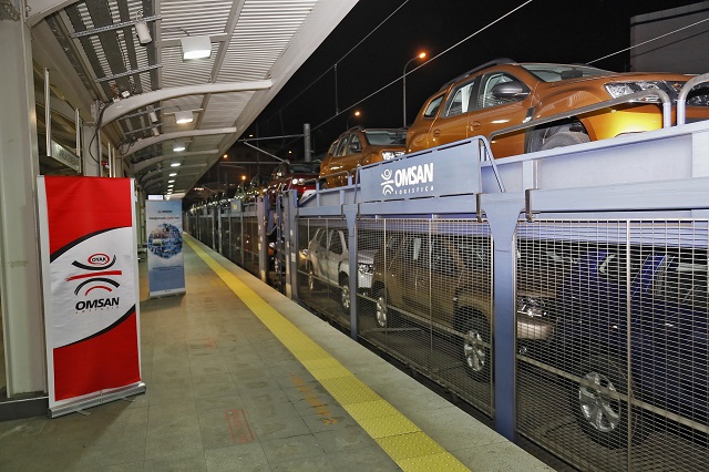 Denizin altından otomobil taşıdı