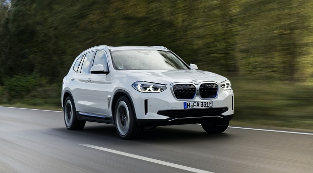 Tamamen elektrikli Yeni BMW iX3 showroomlarda