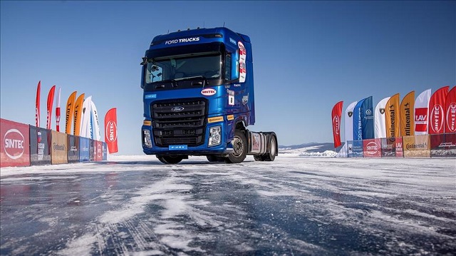 F-MAX, donmuş gölde hız rekoru kırdı