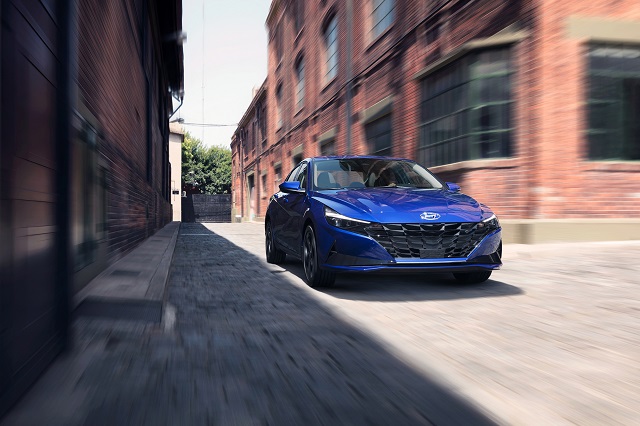 Yeni Elantra Türkiye'de! İşte fiyatı...