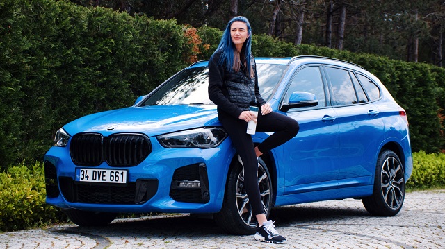 Milli Voleybolcu Meryem Boz  BMW X1’in direksiyonuna geçti