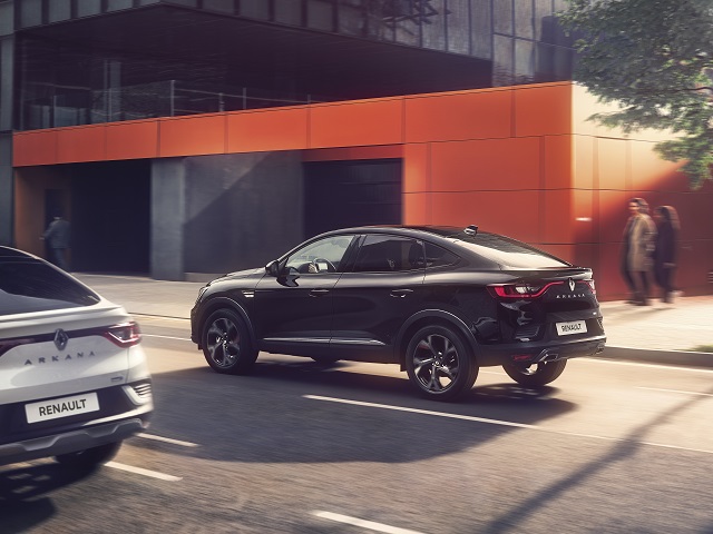 E-Tech hibritle daha iddialı!