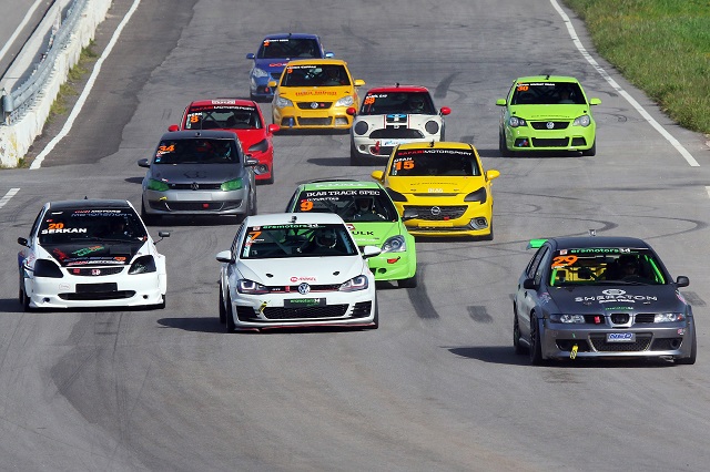 İzmir'de çifte yarış