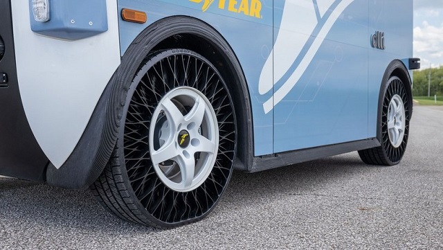 Havasız lastikleri test edecek!