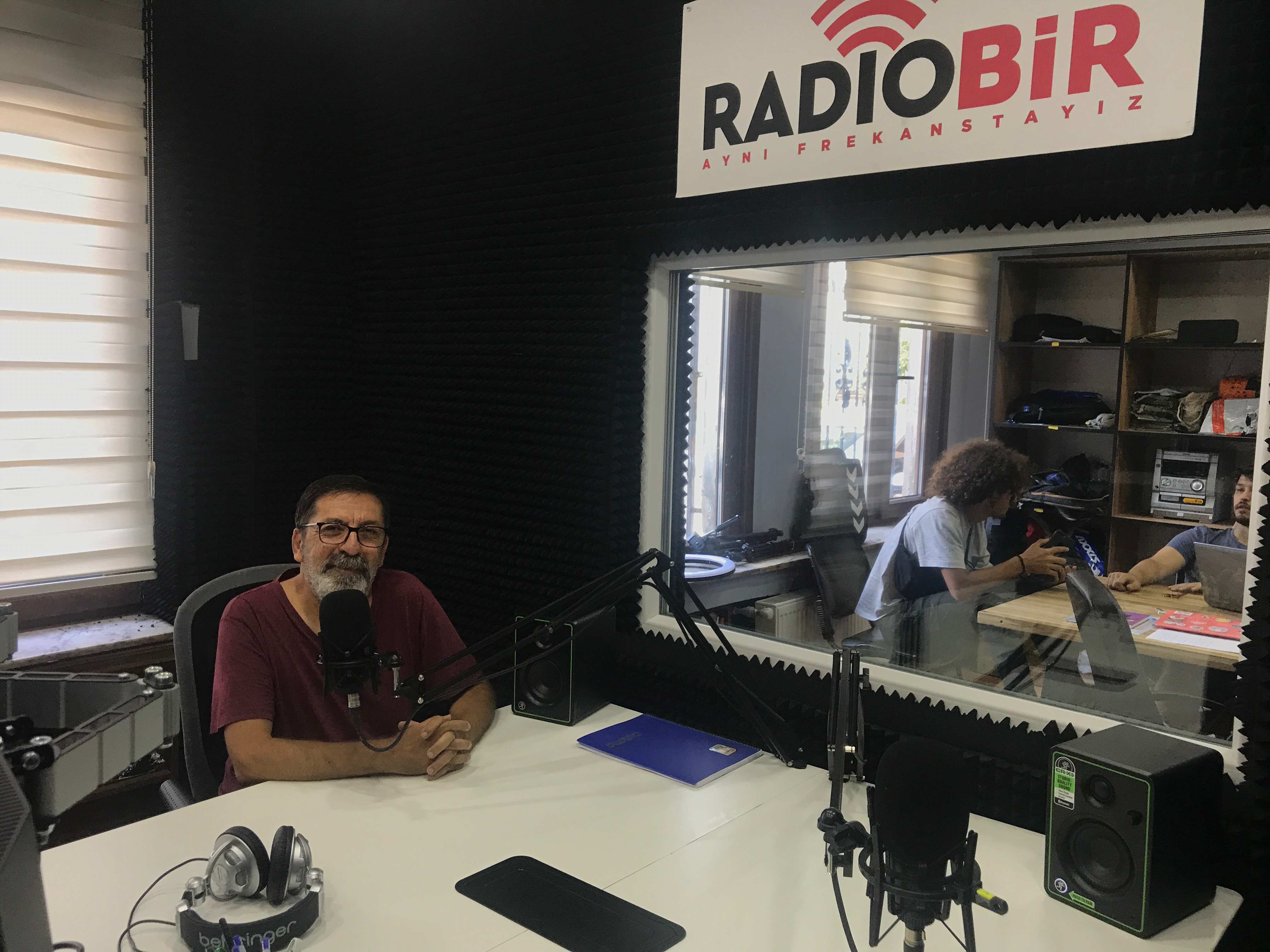 “OTOMOBİL GAZETESİ” RADYO BİR MİKROFONLARINDA!