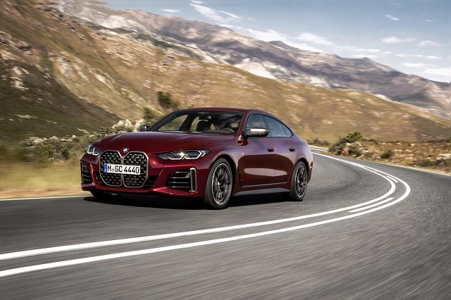 Münih Fuarı'nda gövde gösterisi yapıyor