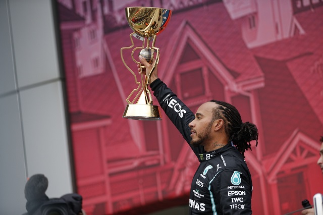 Hamilton 100. zaferini kazandı!