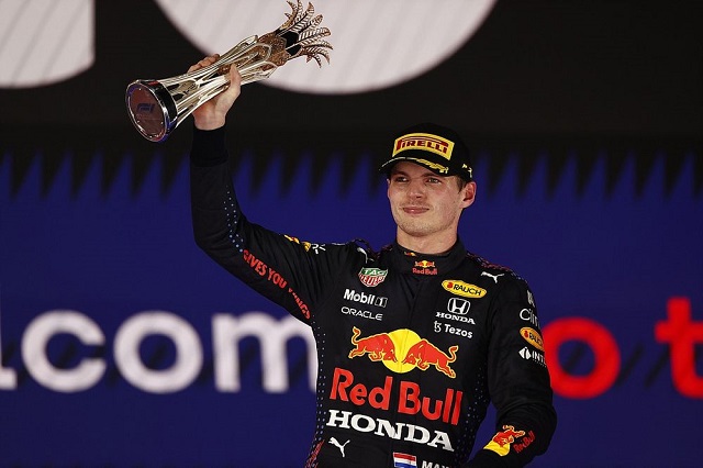 Verstappen büyüyü bozdu, şampiyon oldu!