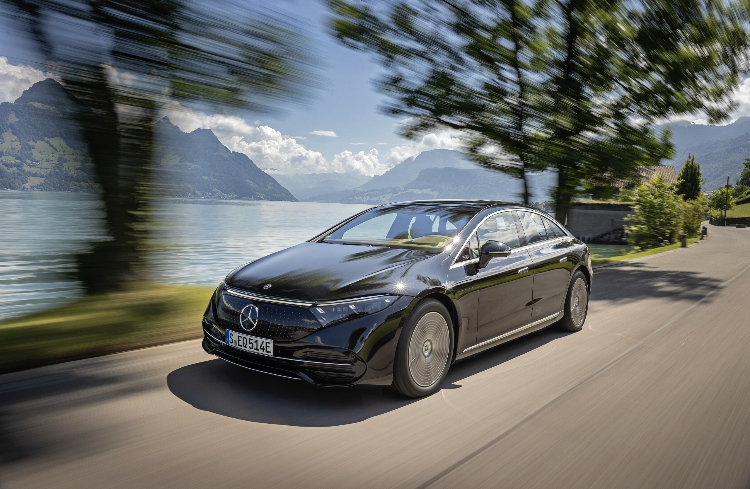 Mercedes elektrikli amiral gemisi EQS’i satışa sundu