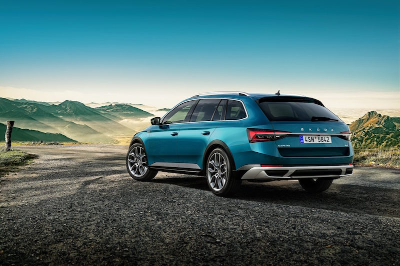 Skoda Superb Combi Scout yollarda