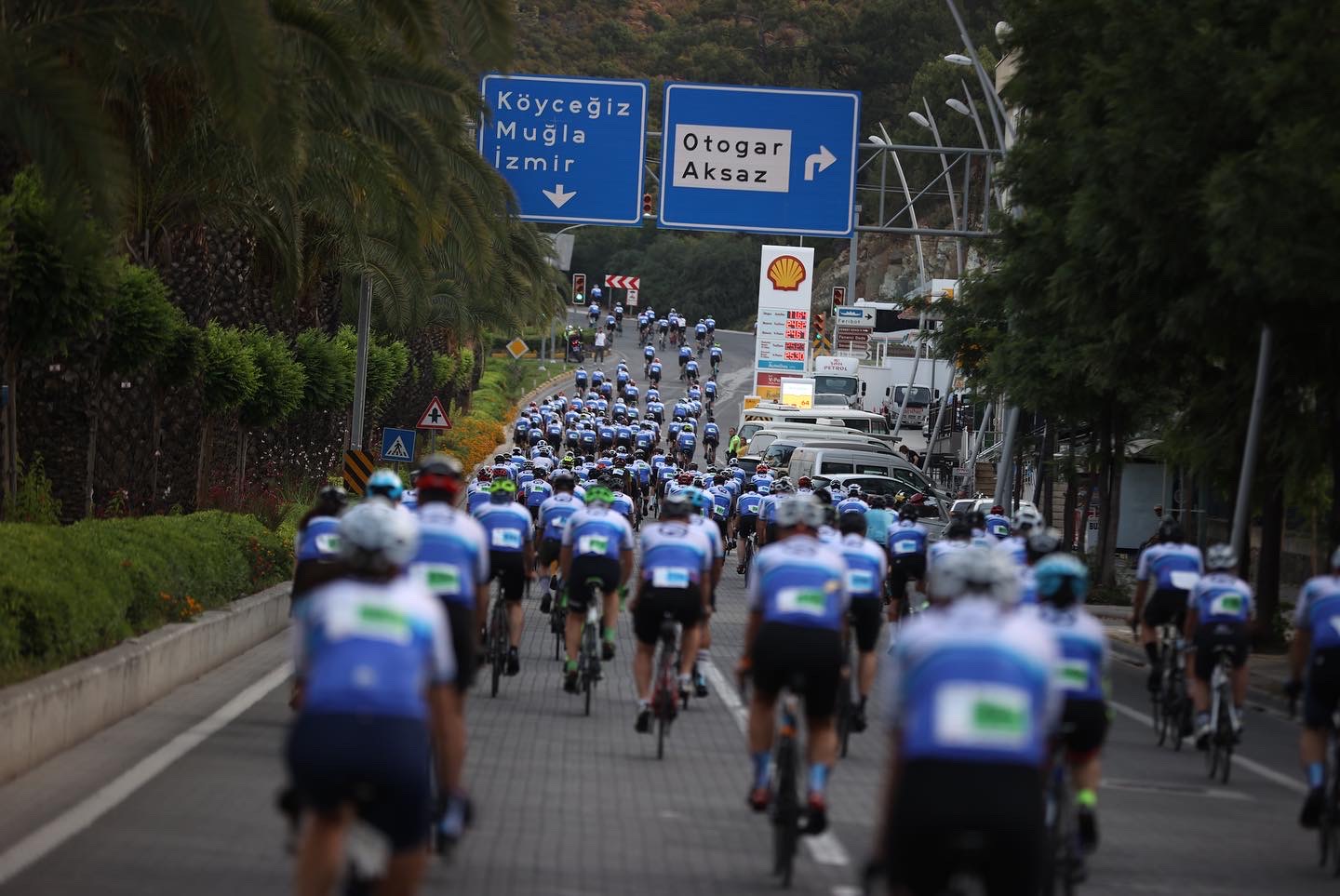 Santini Queens Of The Aegean Bisiklet Yarışına 300 sporcu katıldı.