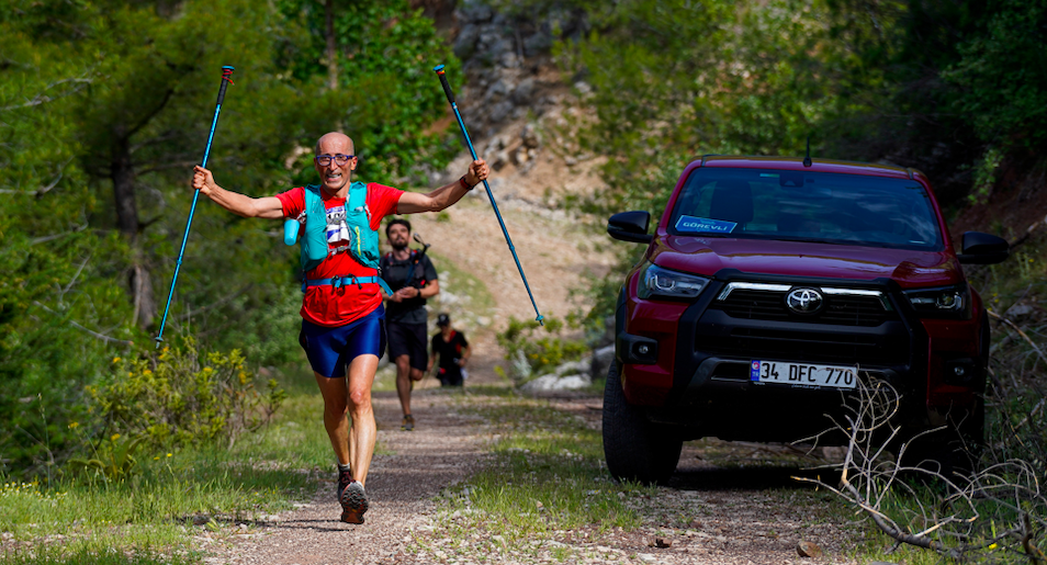 Toyota Hilux ile gökyüzüne yolculuk!