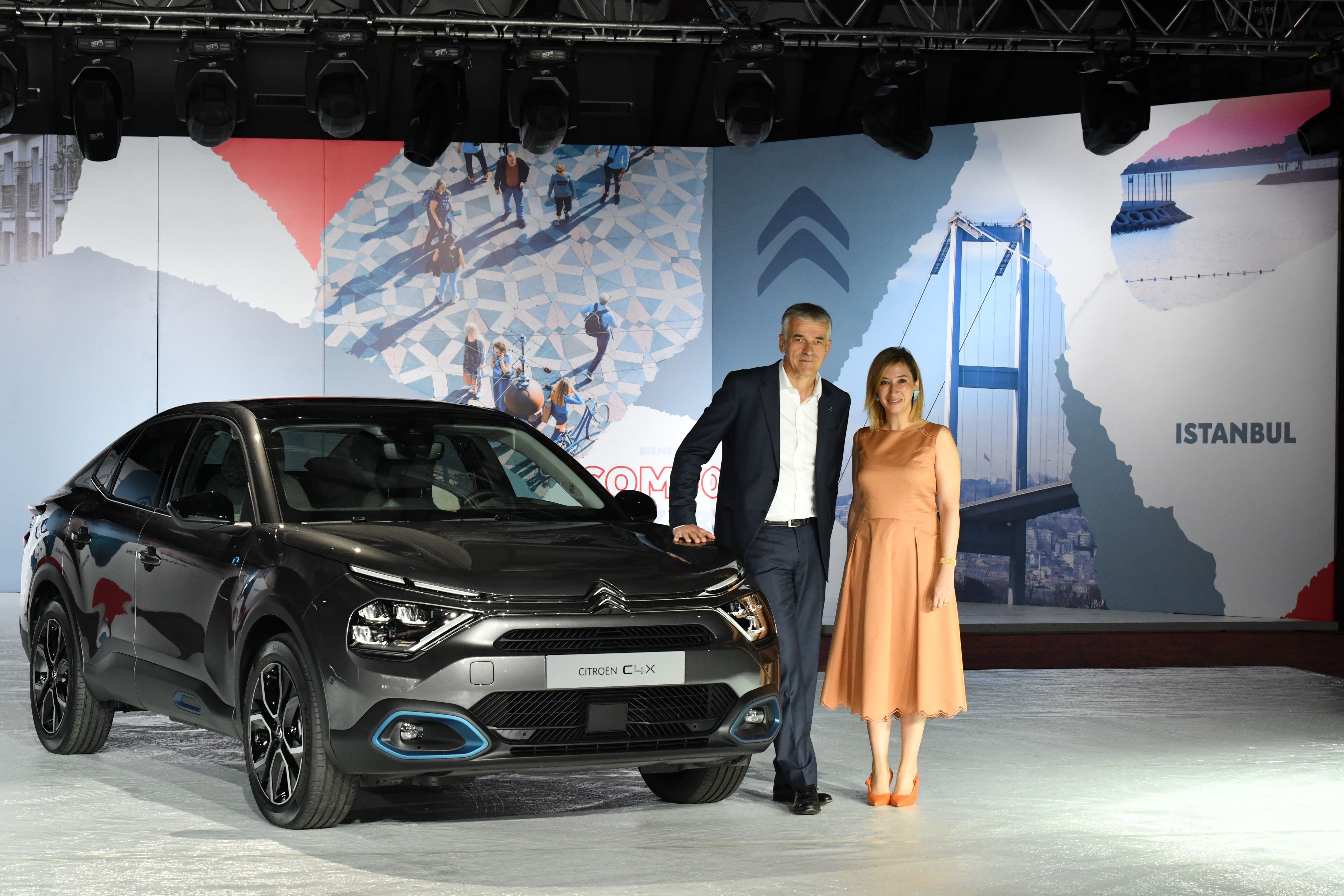 Citroen C4 X ve E-C4 X’in dünya tanıtımını İstanbul’da gerçekleştirdi.