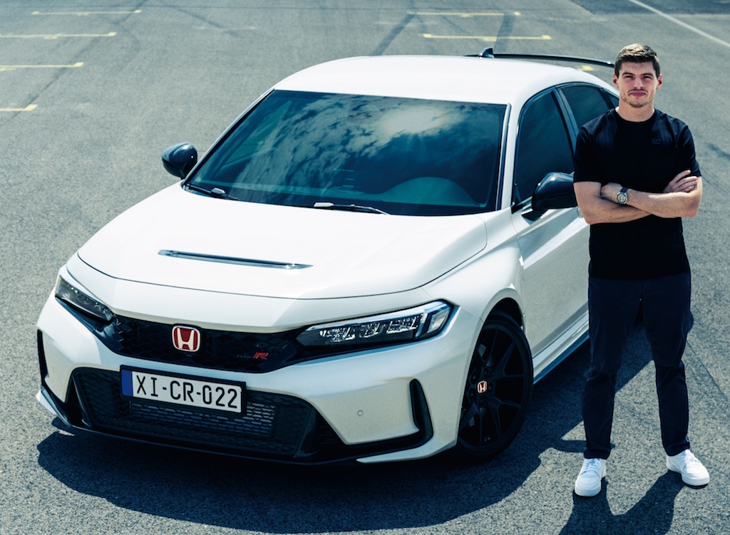 F1 Şampiyonu Verstappen Type R'ı test etti