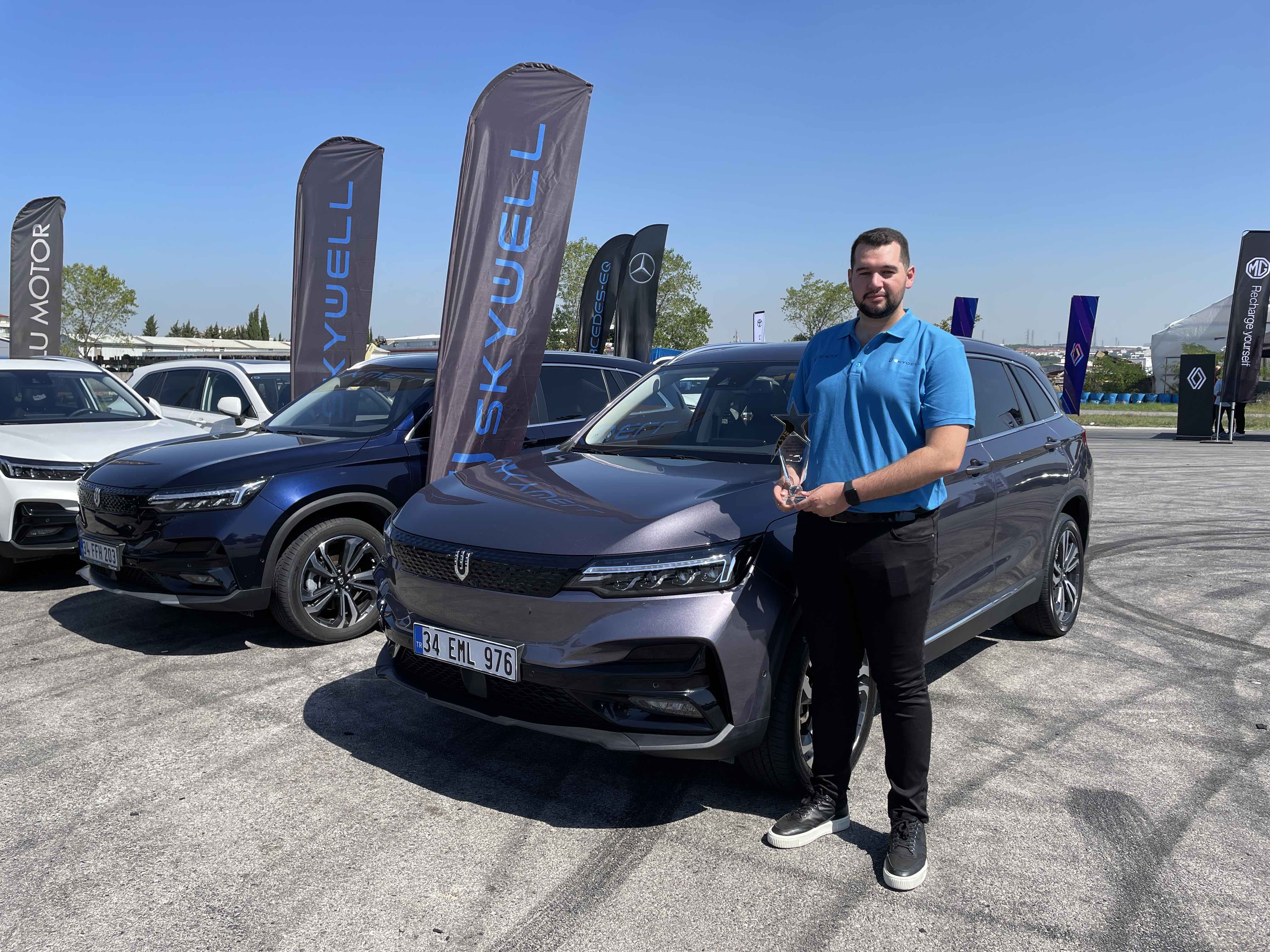 SKYWELL ET5 Yılın Elektrikli Otomobili seçildi