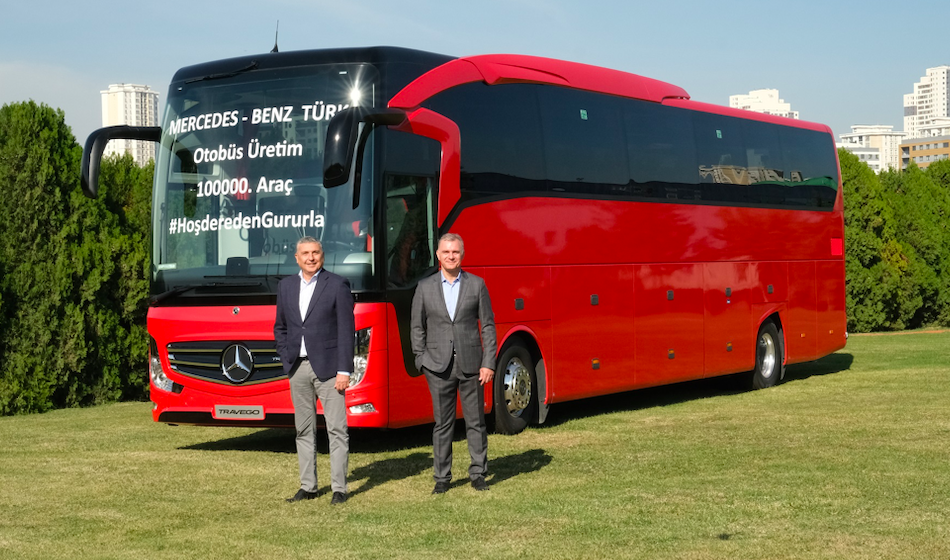 Mercedes-Benz Türk 100 bininci otobüsünü banttan indirdi