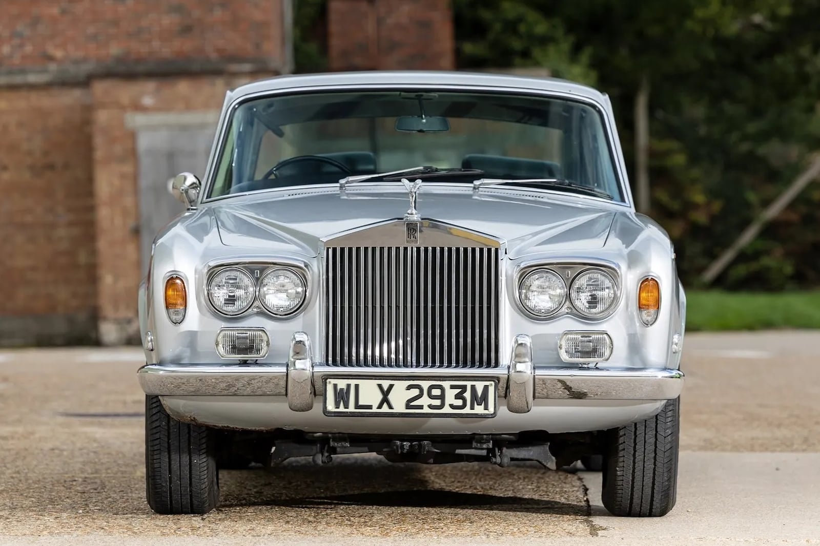 Freddie Mercury'nin Rolls-Royce Silver Shadow'u 340.000 $'a satıldı