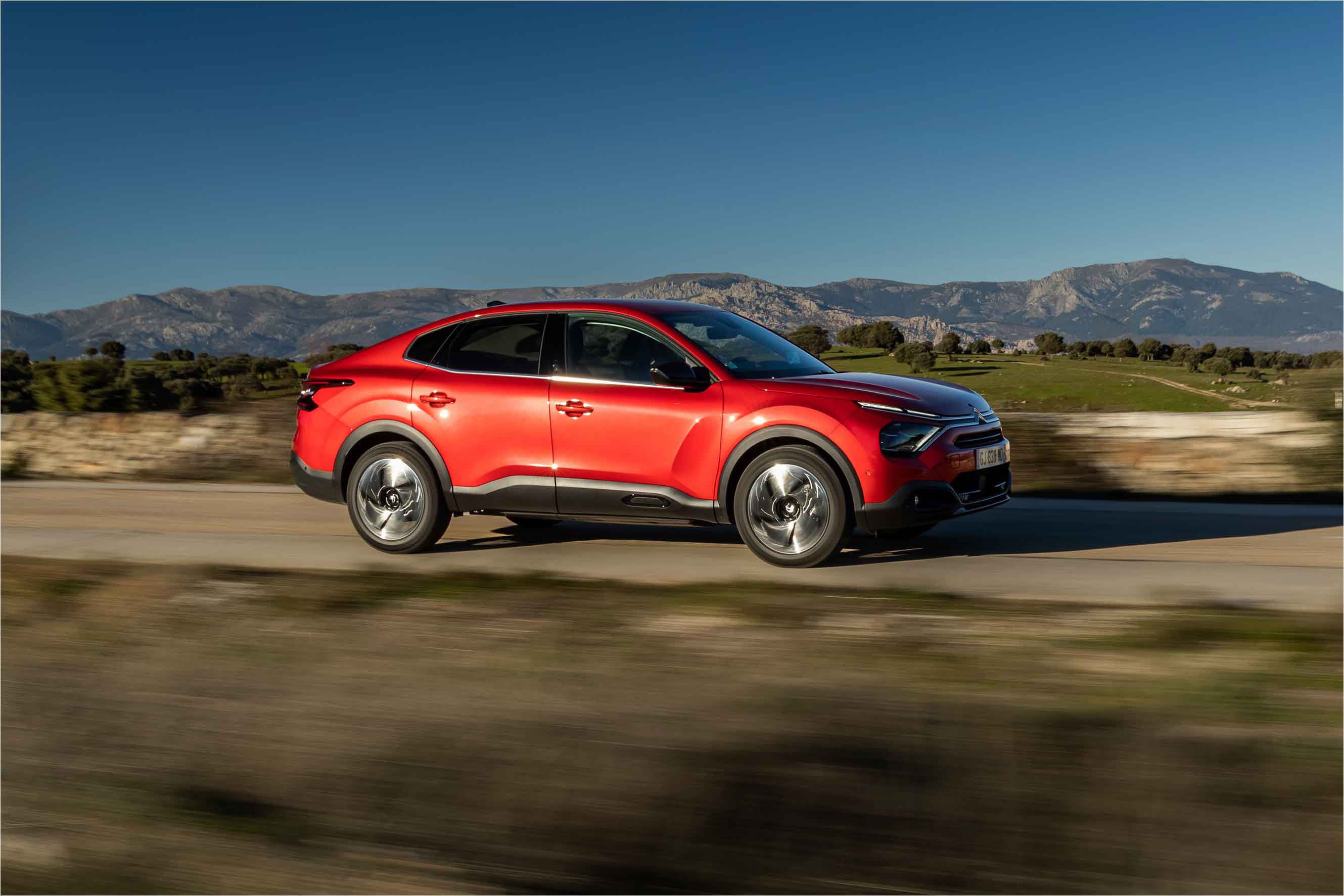 Yeni Citroen C4 X 3 farklı motor versiyonu ile yollarda