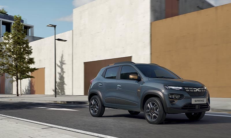 Dacia yeni donanımı ve motoruyla ilk kez sahnede