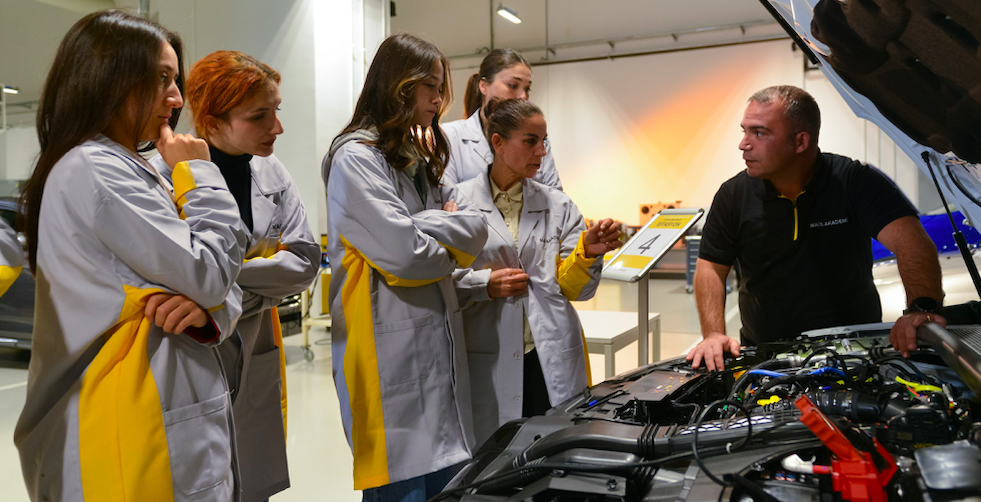 MAİS AKADEMİ, faaliyetlerine başladı.