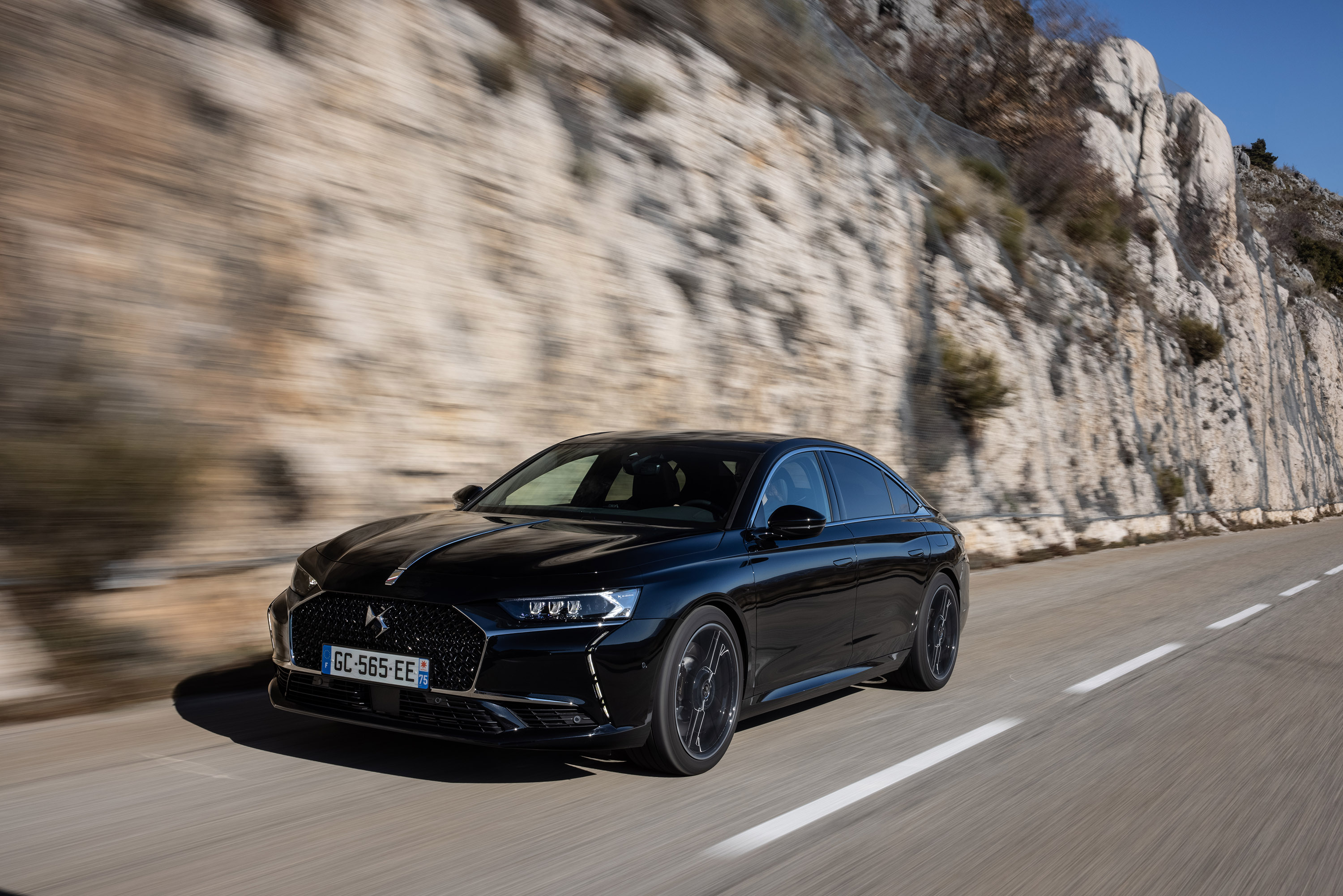 Retromobile 2023’de “Performance” başlığı altında dört model sergiliyor