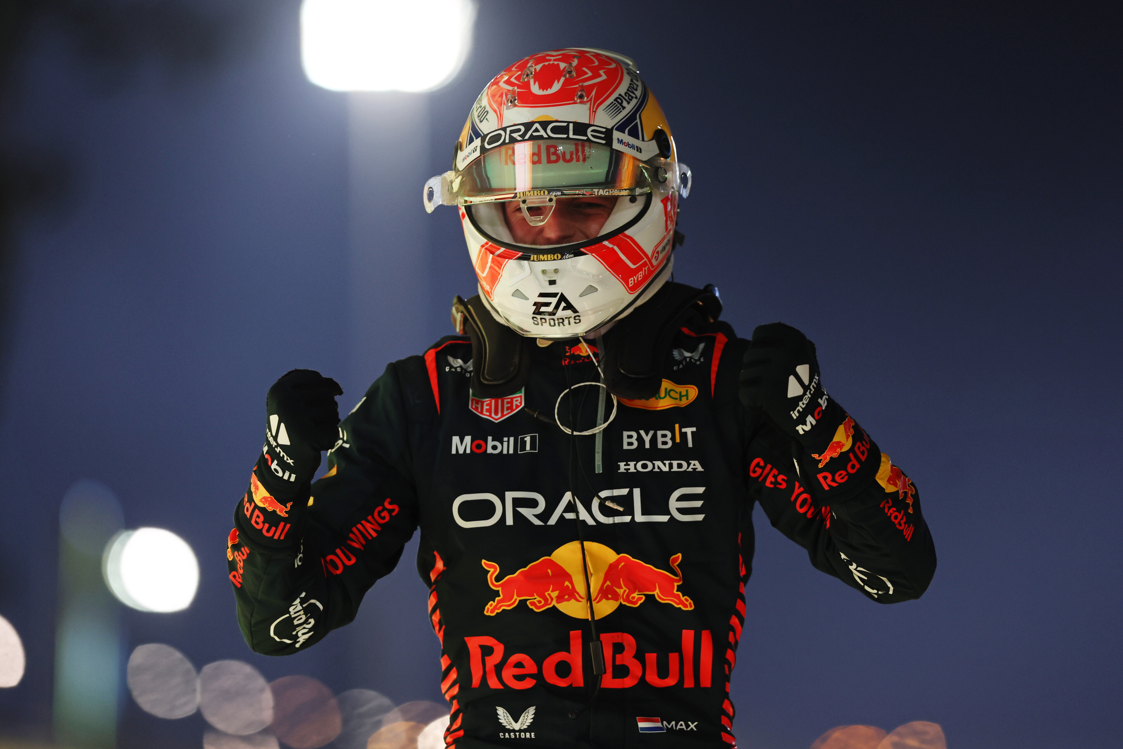 Şampiyon Verstappen sezona zaferle  başladı