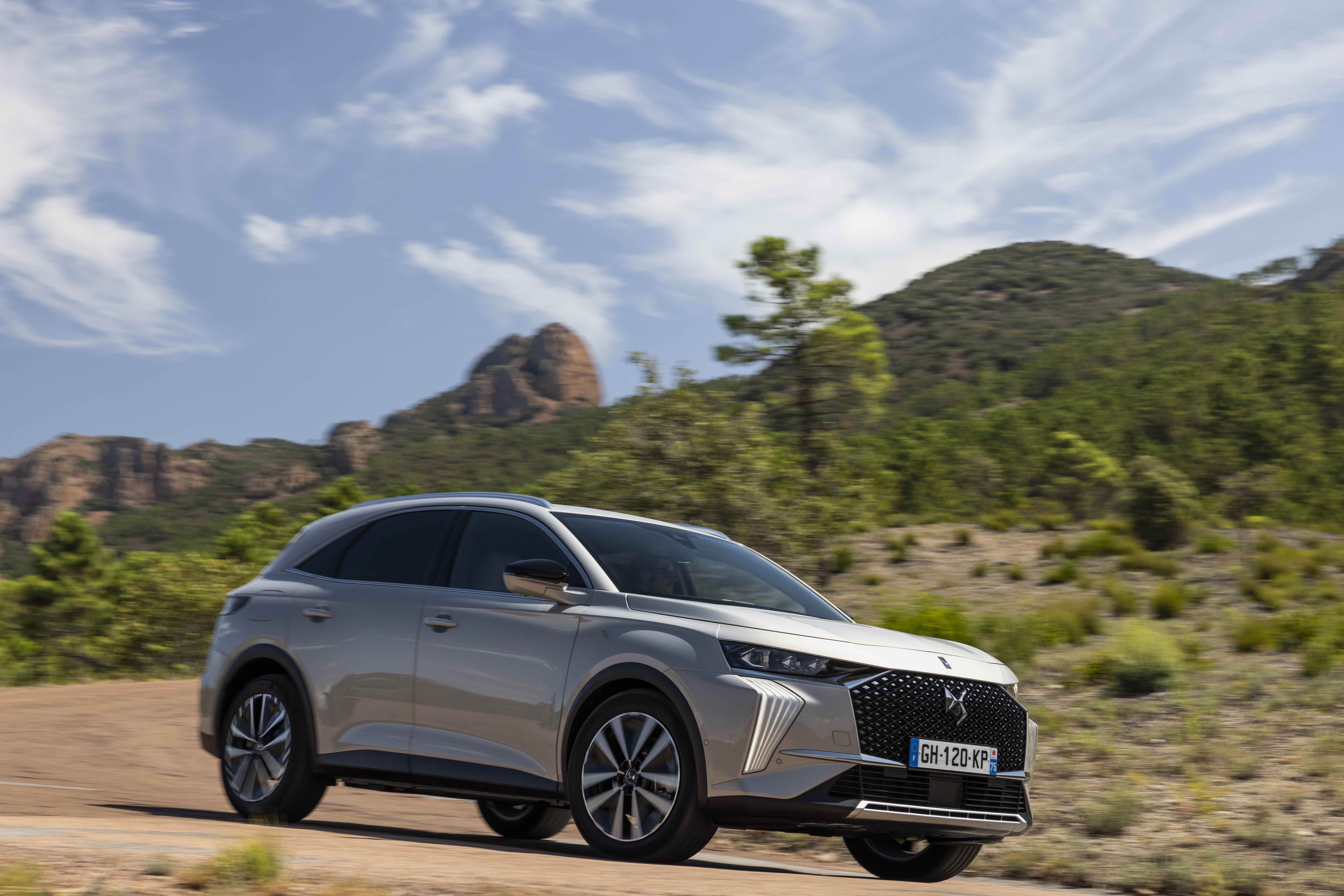 Yeni  DS 7 E-TENSE 225 Türkiye'de!