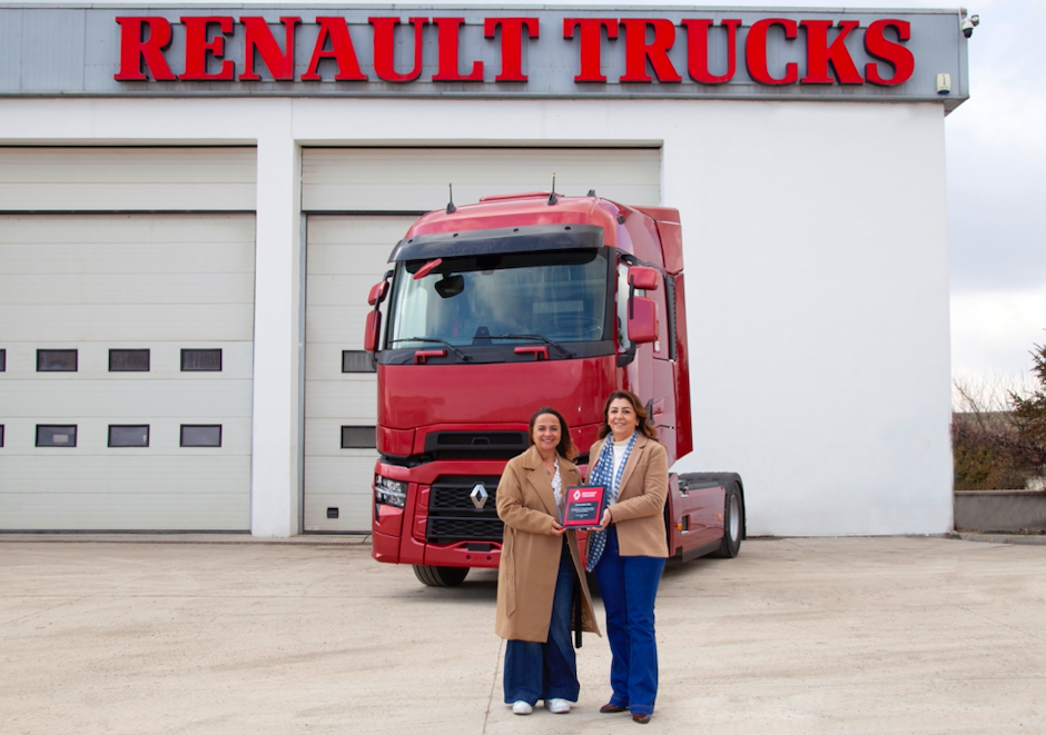 Renault Trucks direksiyonunda kadın sürücü!