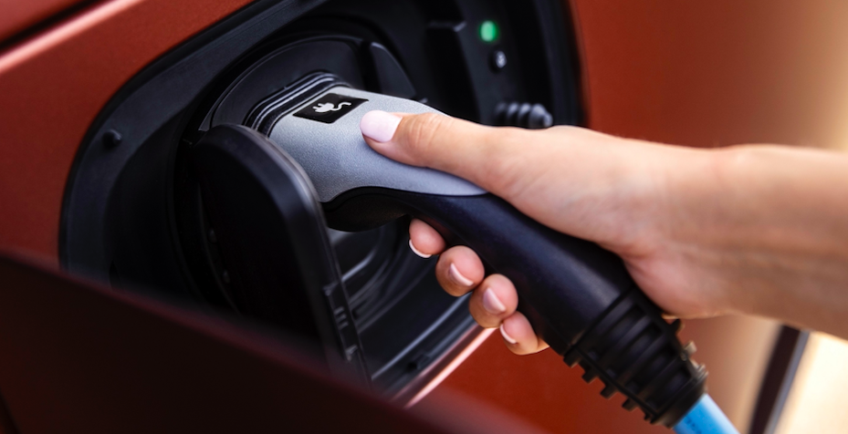 Elektrikli Lüks Araçları için 15 Milyar Sterlin Harcayacak