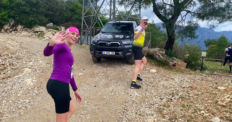 Toyota Hilux'la doğa sporcularıyla  dağlara yolculuk