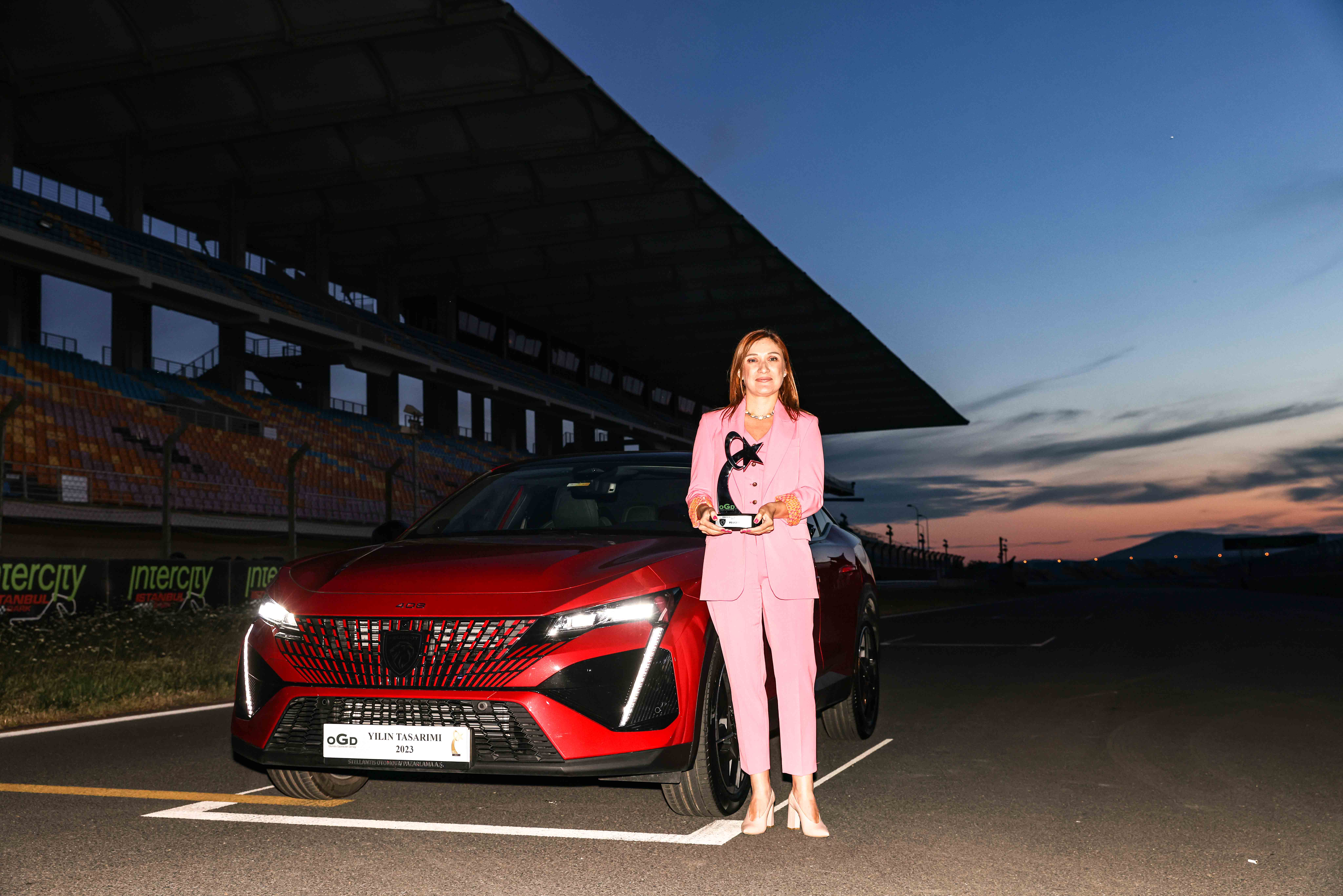 PEUGEOT 408,  “Türkiye’de Yılın Otomobili” yarışmasında “Yılın Tasarımı” ödülünü aldı