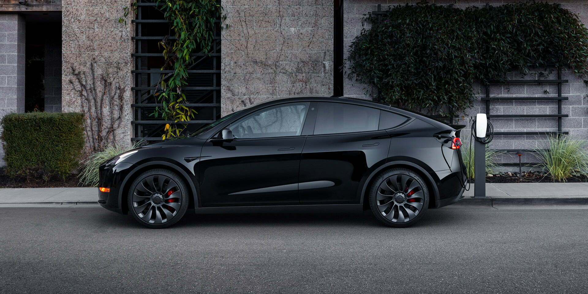 İngiltere'de elektrikli otomobillerin pazar payı %25'i buldu