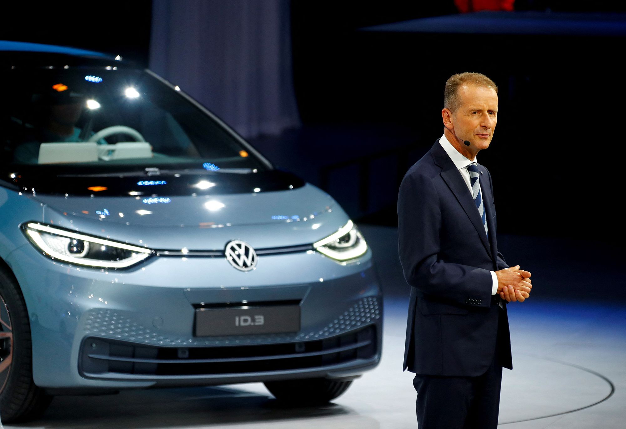 VW CEO'su harcamaların dondurulmasını istedi