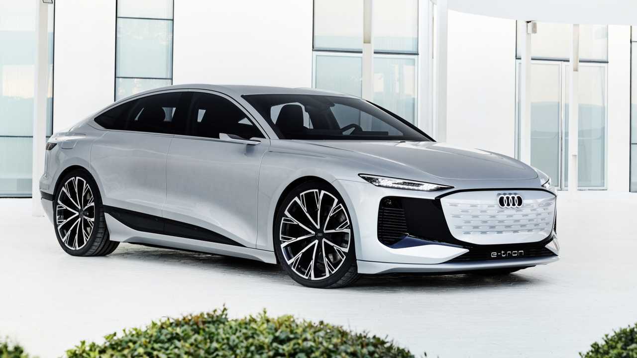 Audi RS6 sedan 2025'te elektrikli geri dönüş için hazırlanıyor 