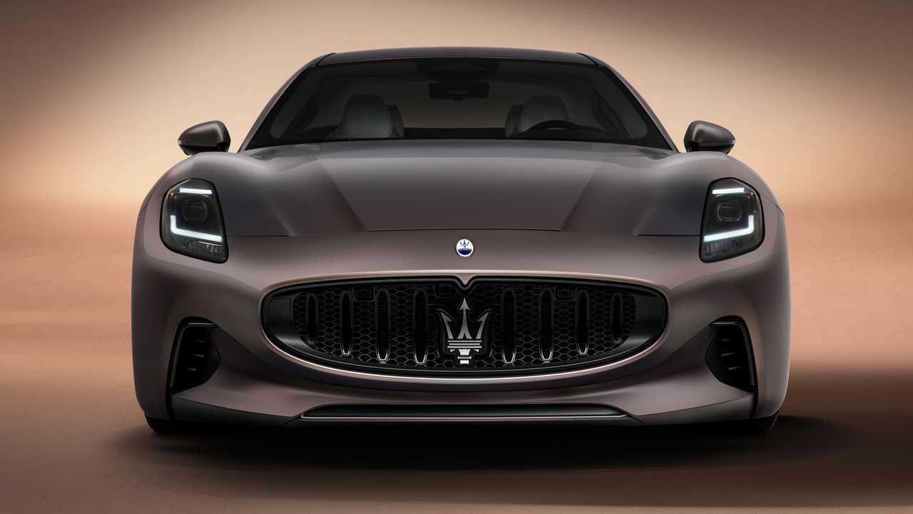 Yeni Maserati Grancabrio kamuflajından arınıyor