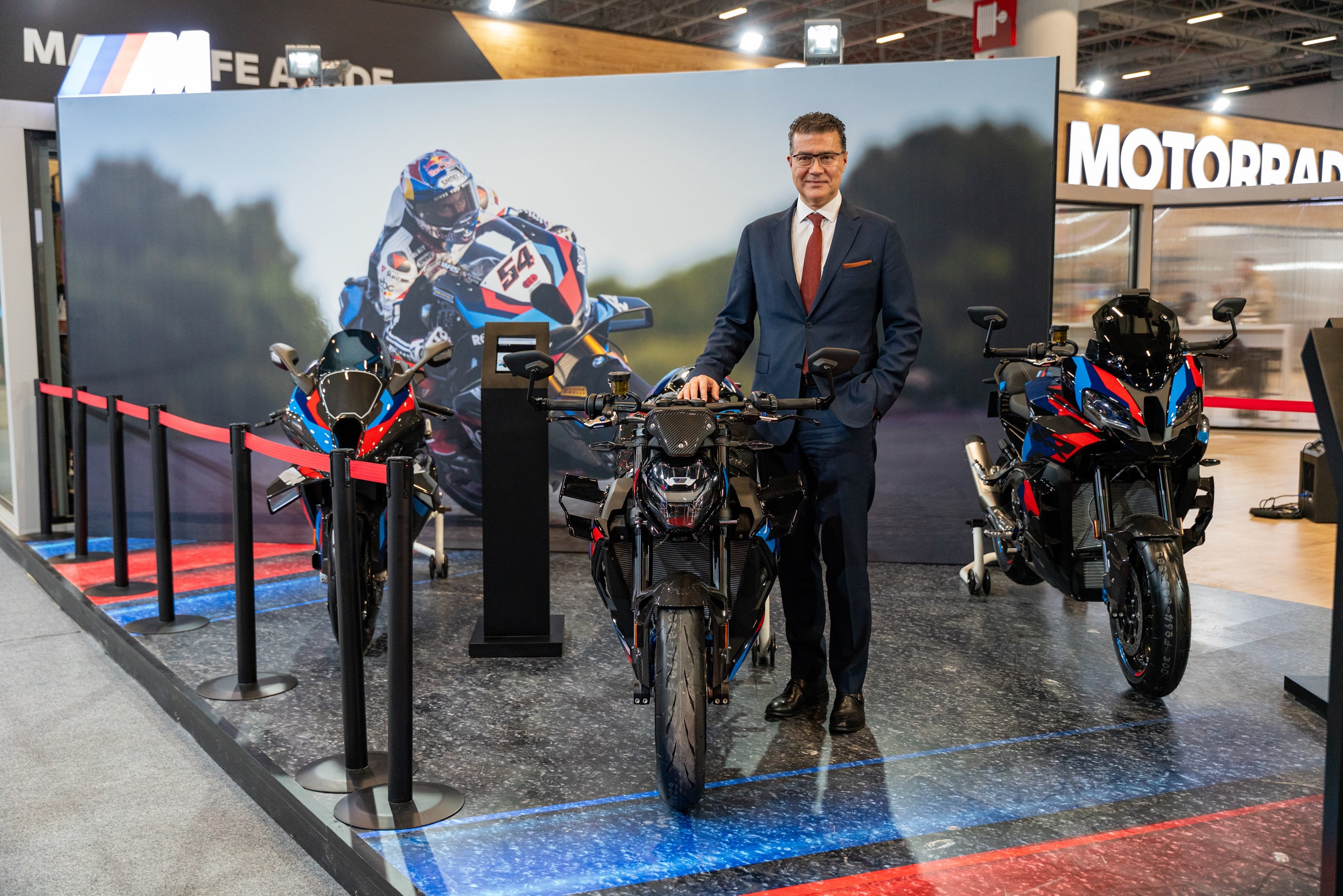 BMW Motorrad toplam 29 motosiklet ile fuara çıkarma yaptı