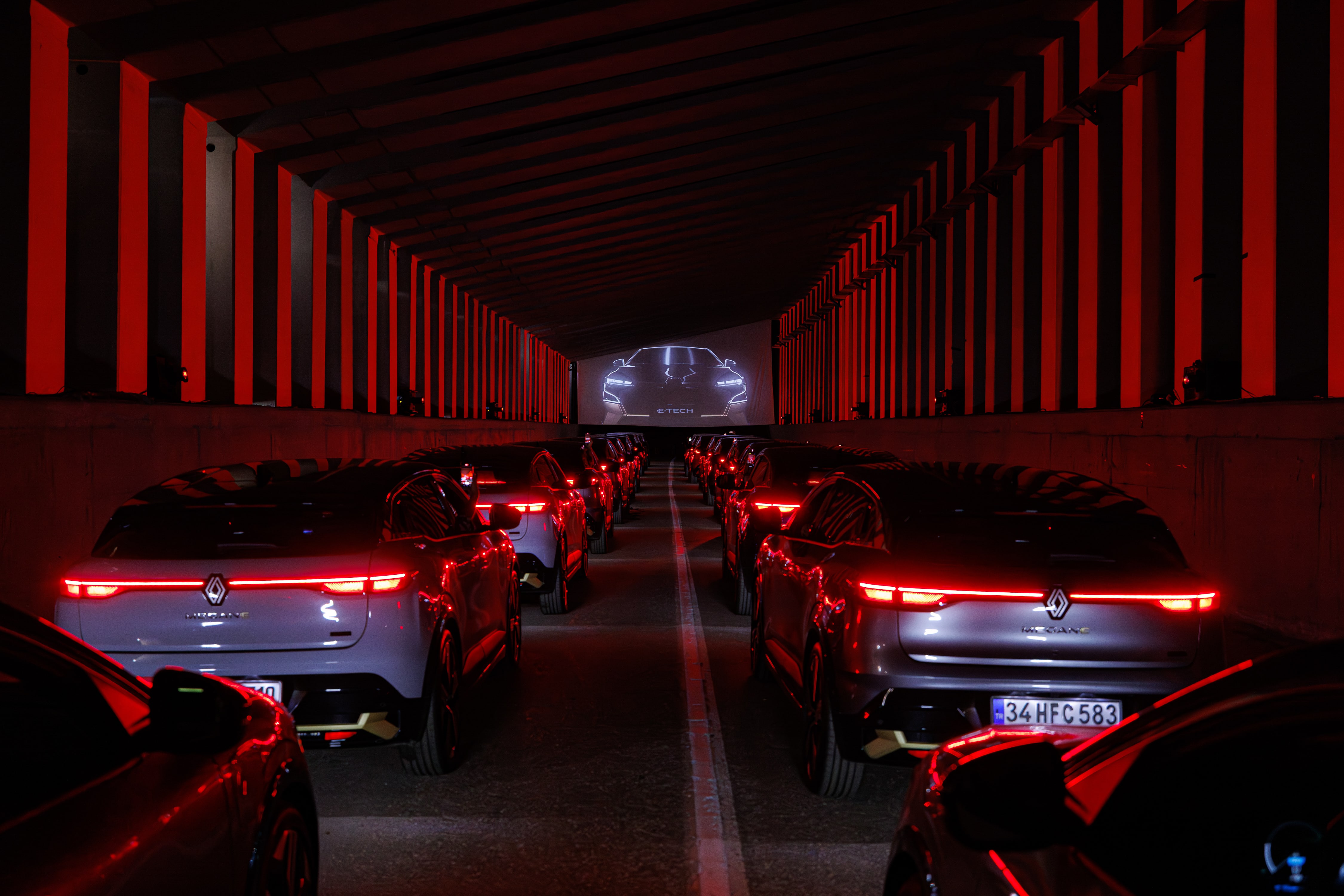 Renault, farklı lansmanları ile dünyada da ödülleri topluyor