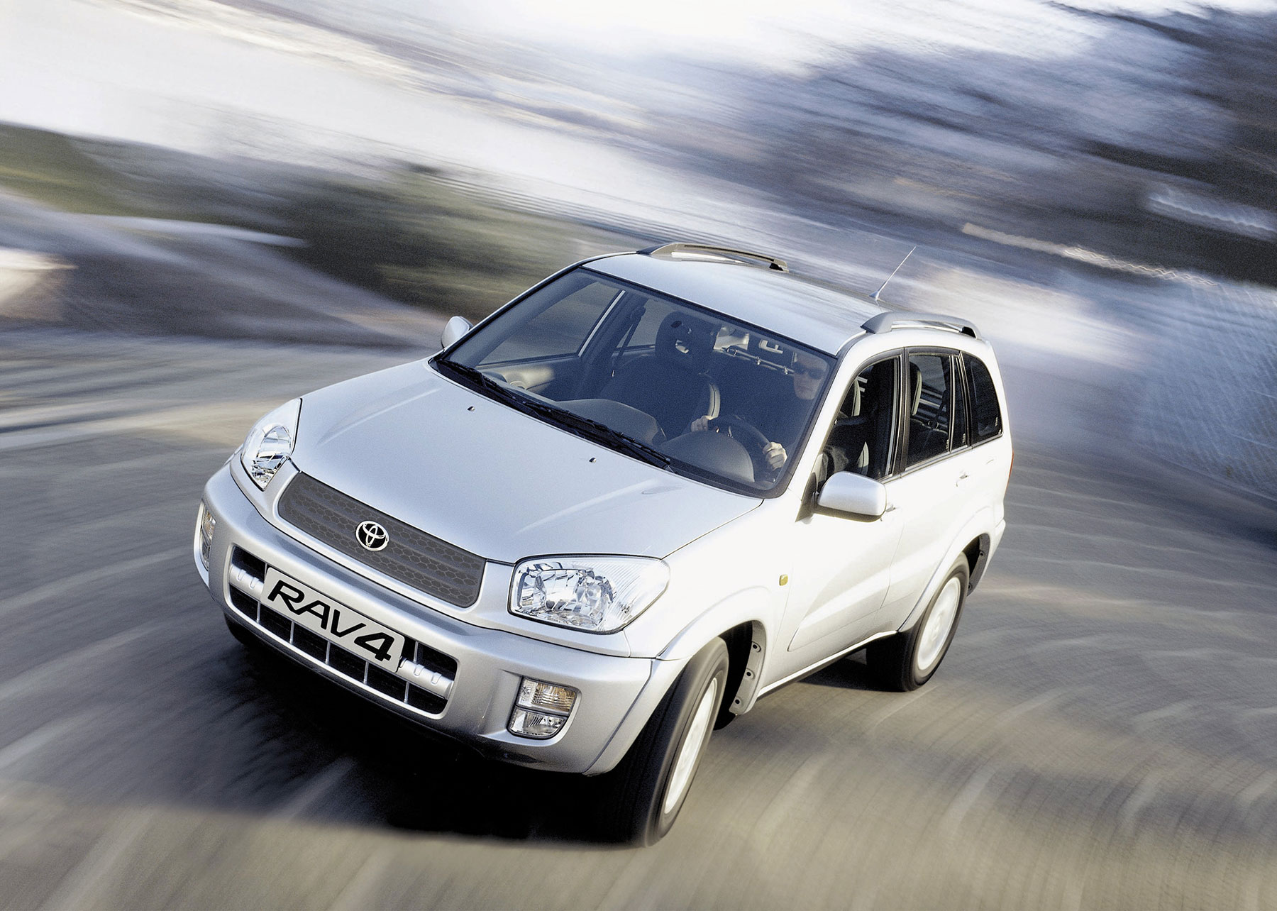 İkonik Toyota RAV4 30. Yaşını Kutluyor