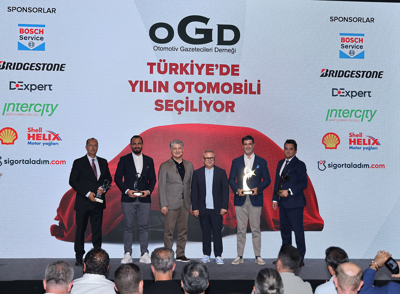 TÜRKİYE’DE YILIN OTOMOBİLİ “Togg T10X” Seçildi