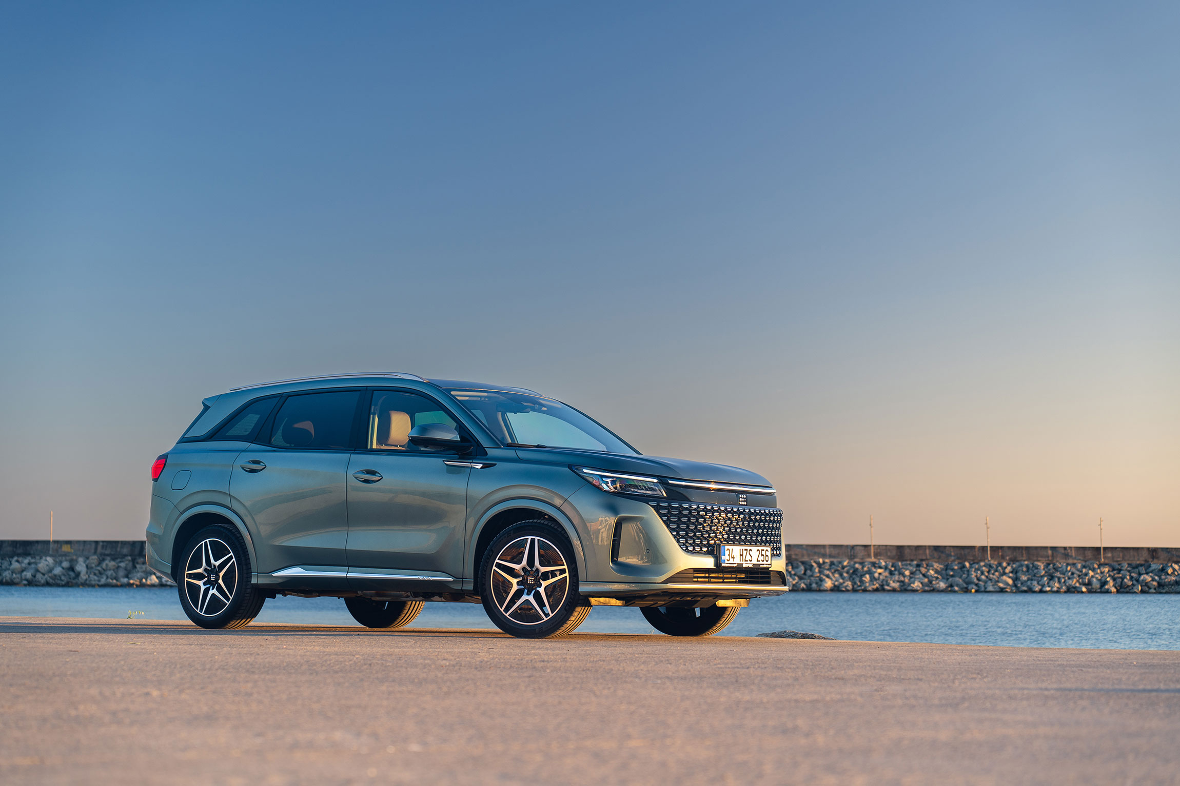 Şarj Edilebilir Hibrit SUV DFSK E5  Türkiye’de Satışa Sunuldu