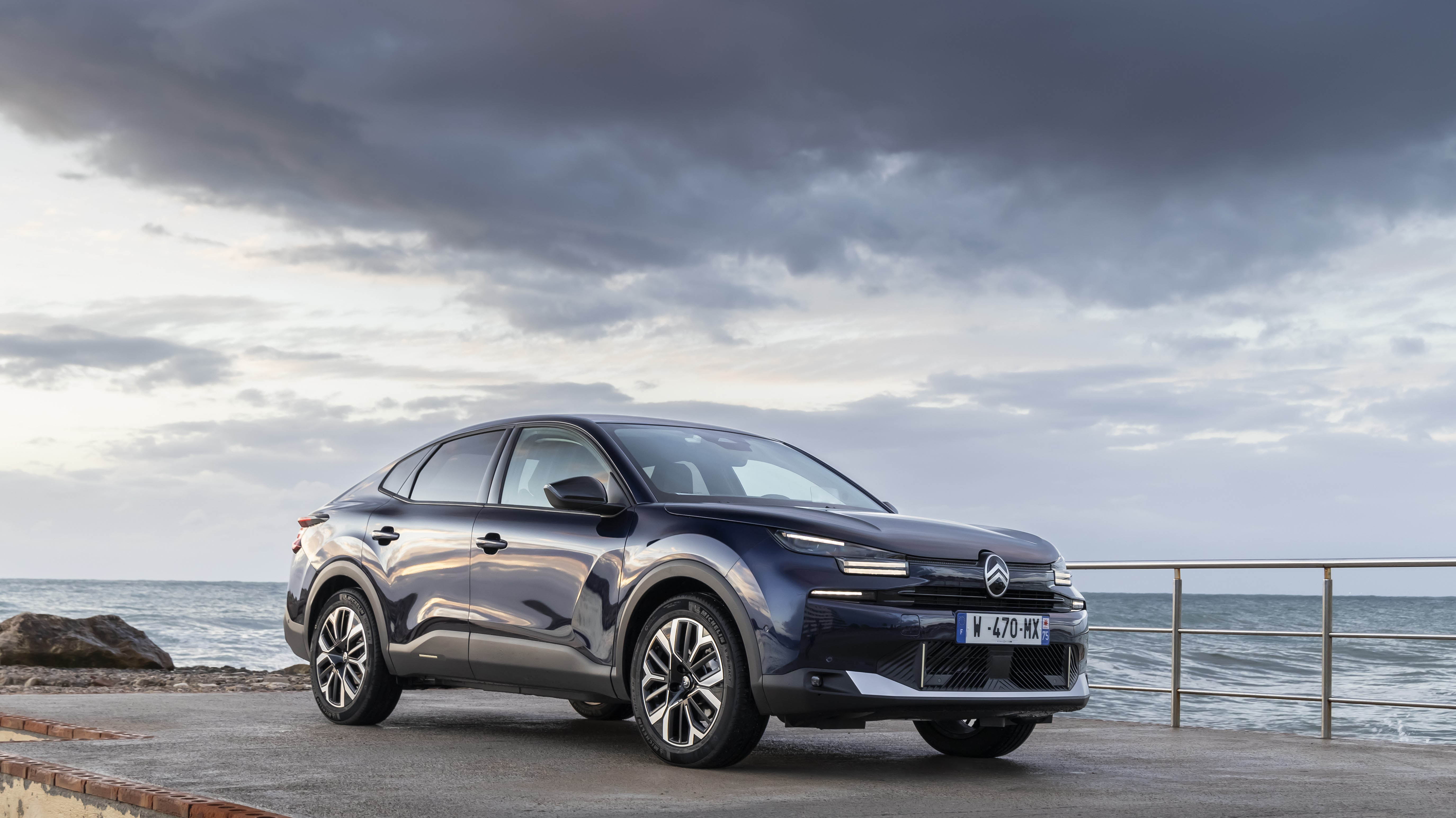 Yenilenen Citroen C4 ve C4 X iddialı fiyatlarla satışa sunuldu!