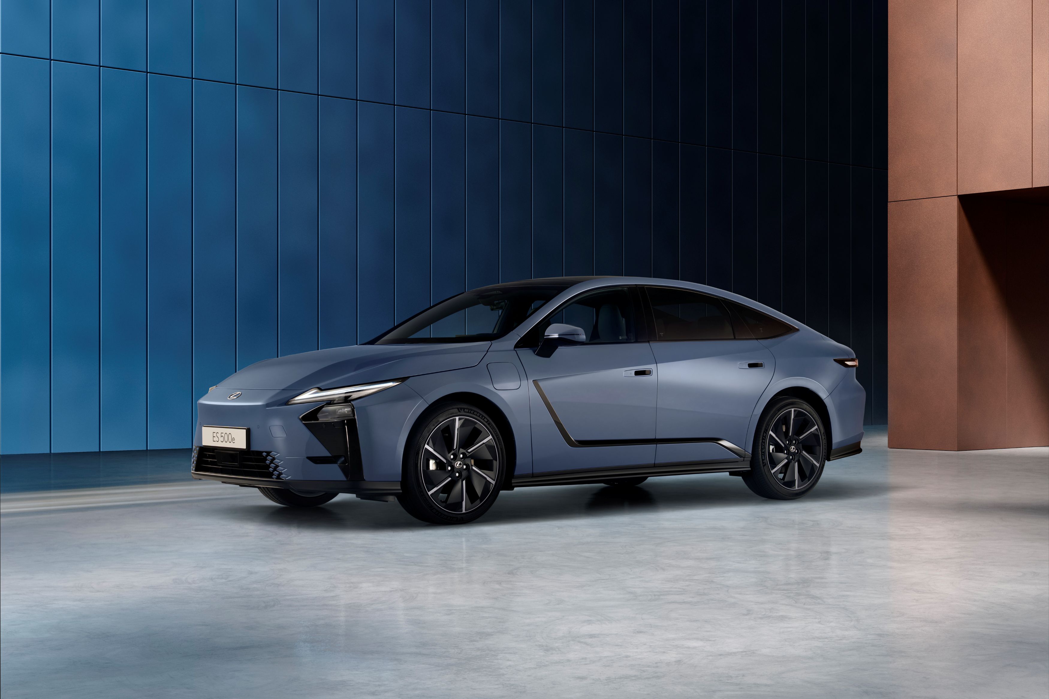 Lexus Yeni Nesil ES Sedan Modelinin Avrupa Prömiyerini Gerçekleştirdi